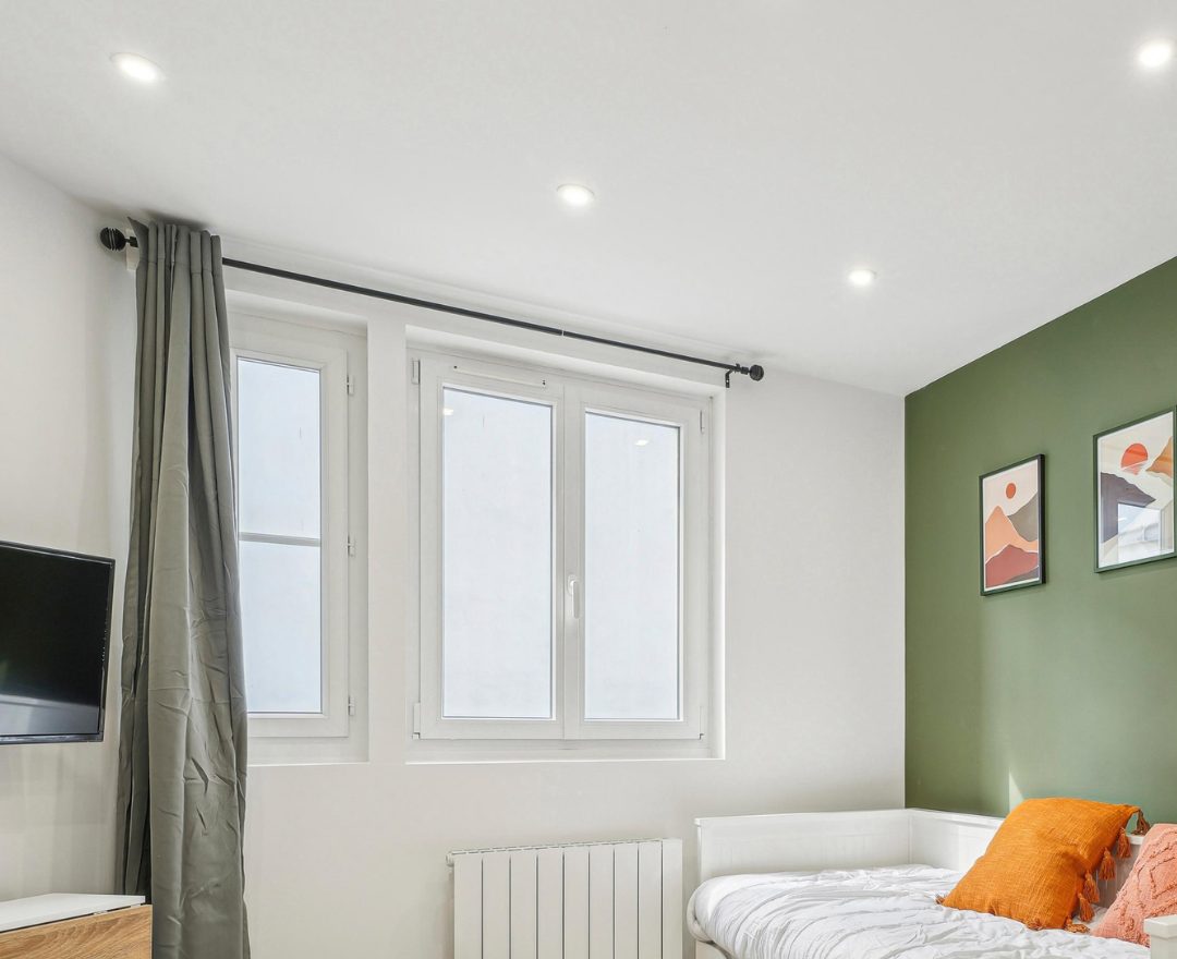 Renovated studio with green feature wall, rue Isabey, Paris 16th - RIVEX